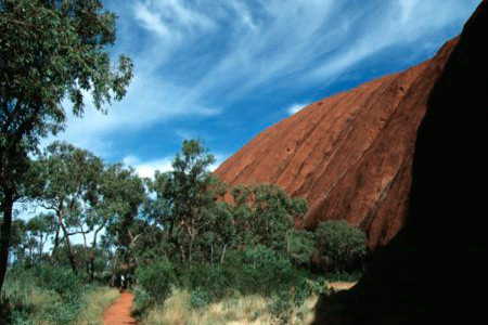 am Fu des Uluru